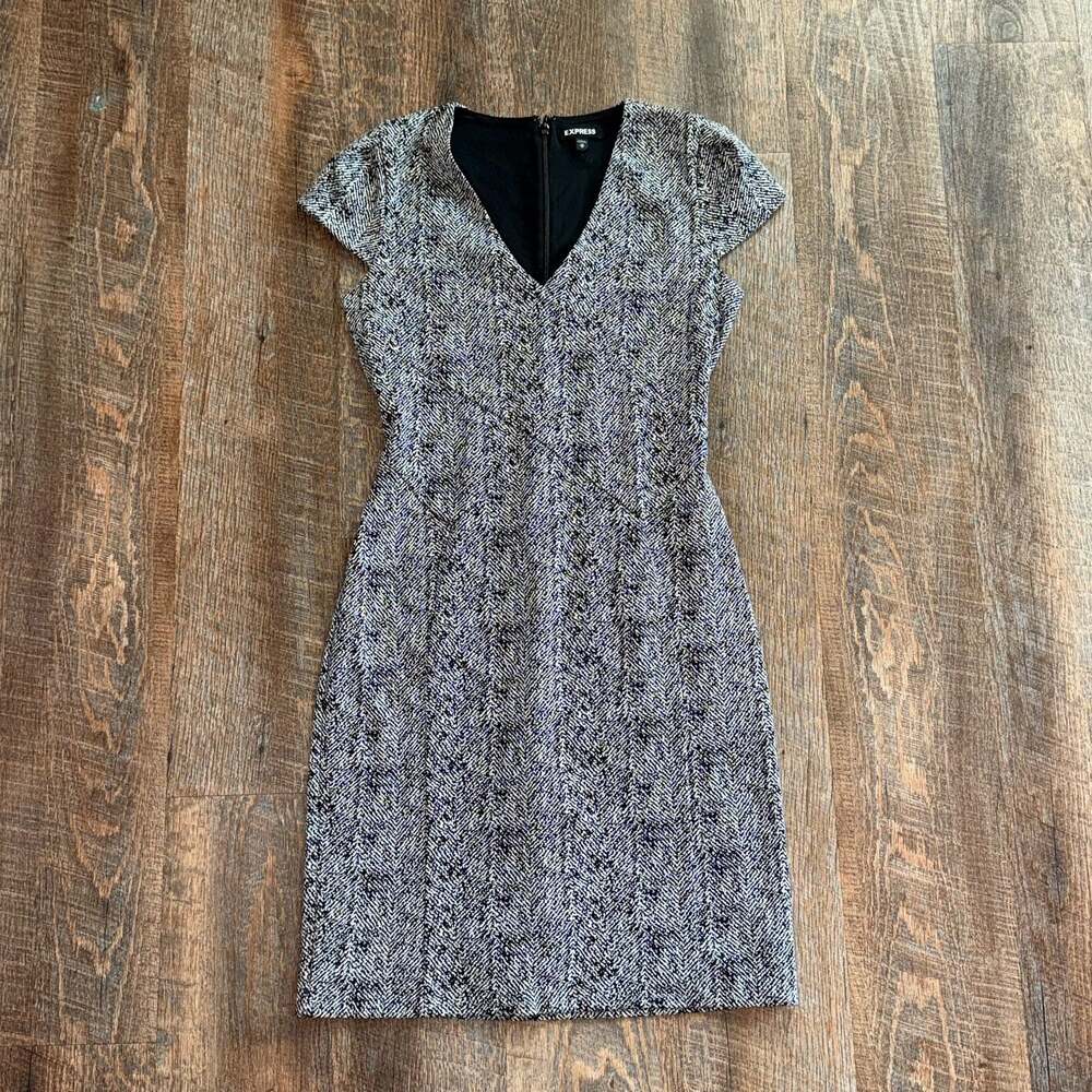 Express Black & White Herringbone V-Neck Cap Sleeve Sheath Dress Size XS